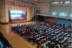 临汾三中：百舸争流千帆竞 榜样聚力助前行图片