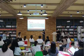 通过排演情景剧、超时空对话等 西夏区年轻干部沉浸式“读”书图片