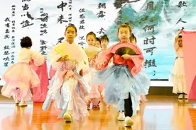 果然视频 | 垃圾变时装，临沂金雀山小学这场“秀”有看头图片