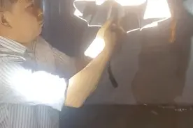 镭射伞、情侣伞、风扇伞……一把伞能玩出什么花样？图片