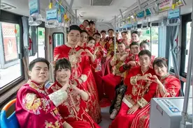 年轻人“整顿”婚礼！奶茶敬酒、麦当劳开席，主打一个松弛……图片