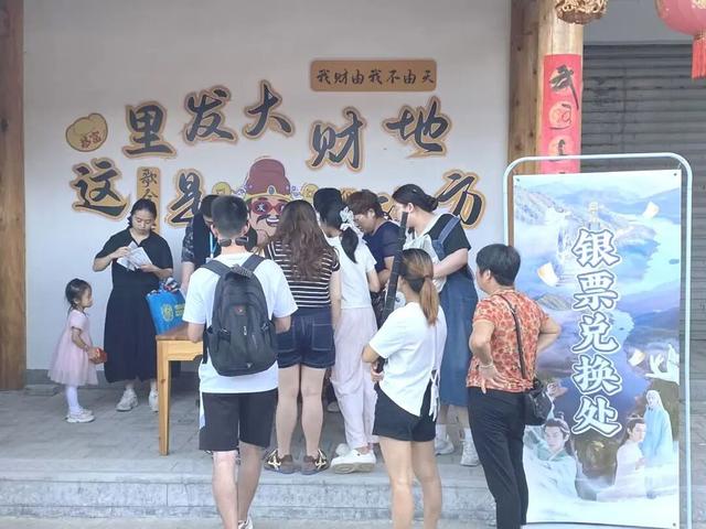 国庆爆火！福建侠天下刷屏，游客直呼：“这哪是景区？分明是武侠梦照进现实！