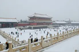 北京大到暴雪：中小学生停课，故宫人头攒动，连续4天预约已满图片