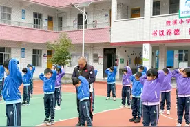 四十载四季更替 倾注一生只为让山区孩子走出大山——记印江缠溪小学陈远洋老师的“摔跤”人生图片