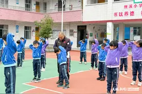 四十载四季更替 倾注一生只为让山区孩子走出大山——记印江缠溪小学陈远洋老师的“摔跤”人生图片
