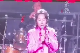 水木年华济南演唱会上，演唱《一生有你》怀念朱令，线上销售票款的20%捐给灾区@齐天小图片