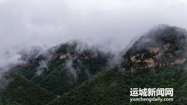 雨洗河东千峰翠　云裁运城万缕纱