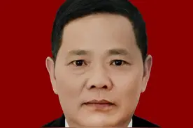 人民的代表｜刘万云：既是带领村民发家致富的“果王”，还是化解村民矛盾的“调解员”图片