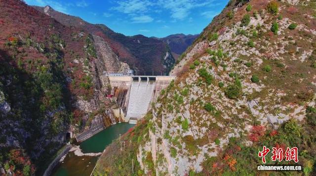 甘肃磨坝峡初冬层林尽染五彩斑斓