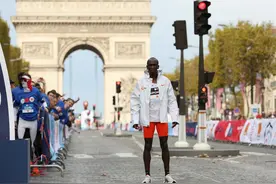 基普乔格冲击奥运史上首个男子马拉松“三冠王”，人类能否首次“破2”？图片