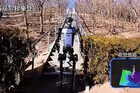 全球首例！人形机器人“天工”新添爬山和雪地奔跑技能图片