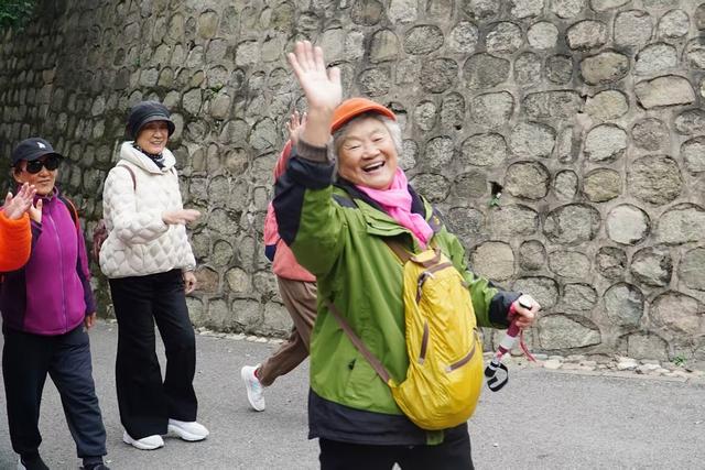 2025年“九九重阳”全民健身主题活动主会场（北京）暨北京市第十六届登山大会成功举办