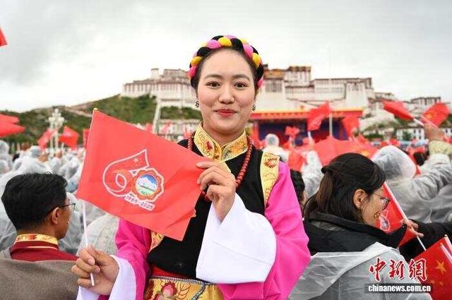 布达拉宫广场上的“见证者”“参与者”“亲历者”
