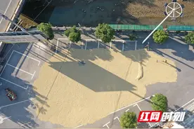 湖南新田：开放“晒粮场”缓解晒粮难题图片