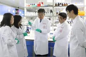 名人名家丨全国“最美教师”李校堃：我最喜欢的称呼是老师图片