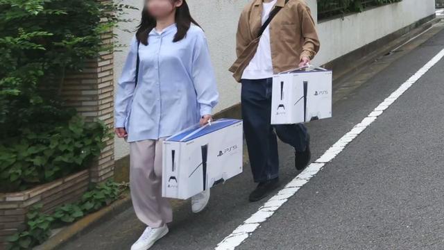 PS5谷歌地图版搞笑广告：无论男女老幼都抱着一台PS5