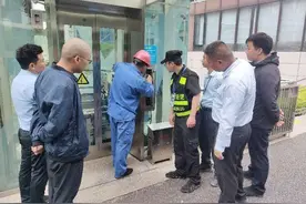 “安全第一、预防为主” 他们开展电梯故障应急处置演练图片