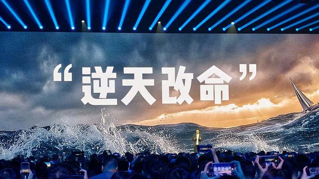雷军160分钟演讲揭秘！海量造芯和造车细节，小米17五大技术硬刚苹果