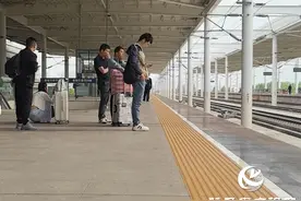 带娃坐火车安全攻略来了 这些细节要注意图片