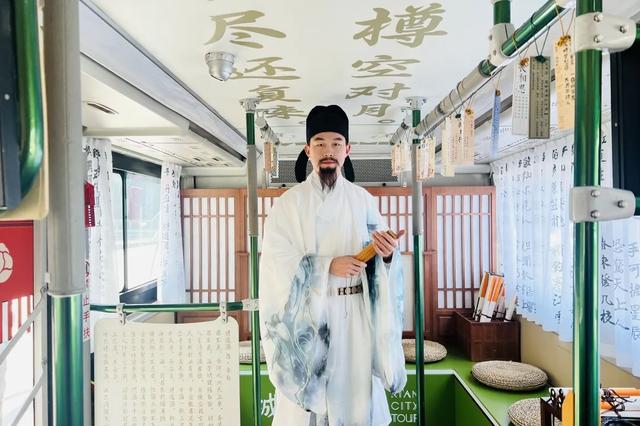 跟着唐诗游长安！乘西安城市观光车，体验“斗酒诗百篇”的浪漫！