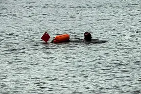 狠人！长江口野游10.1公里庆祝国庆？上海三名游客在民警面前再三保证图片