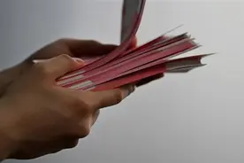 财务失误多发8万块工资！员工辞职失联了……图片