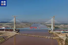 包银高铁重难点控制性工程乌海黄河特大桥合龙图片