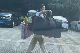 “扁担女孩”找了一份暑假工，时薪12元图片