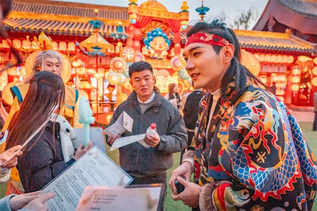 跨年夜福利：与南征北战组合一起，在河南开封清明上河园点亮我的天空！一起激情跨年，一起热血狂欢！