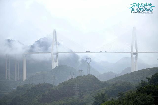 穿山破雾的黔西南高桥