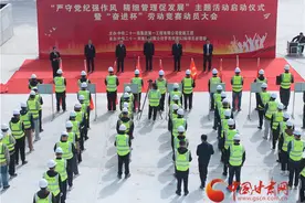 沿着丝路遇见你·最美铁路人｜中铁二十一局建设者：无人区战酷暑斗风沙 让罗若铁路在“死亡之海”延伸图片
