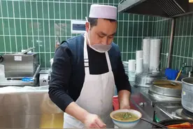 武汉这家面馆，顾客“逼”着涨价！图片