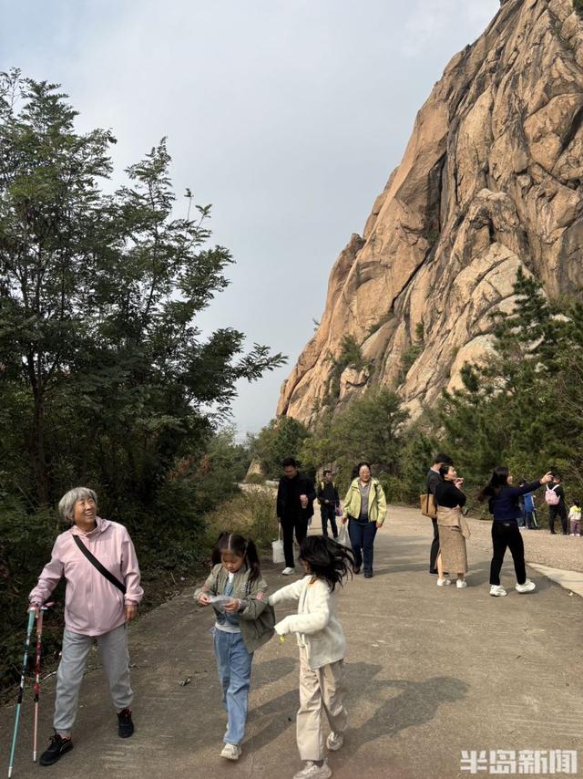 爬山登高看秋色