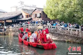 传统遇到现代 江南古镇老街“圈粉”年轻人图片