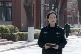 打伤民警难定罪，这位女博士出手了！图片