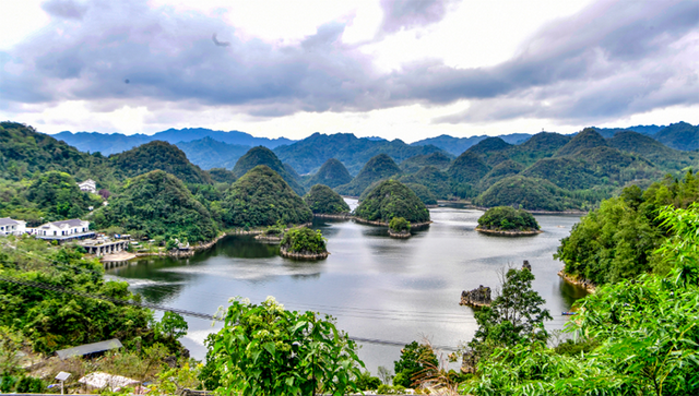 双节打卡观山湖：游客沉醉山水间 乐享诗意栖居