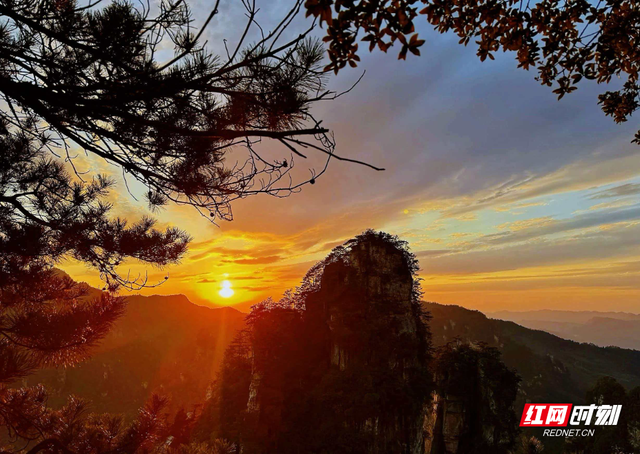 晴朗催热初冬徒步潮：崖壁古寨间解锁张家界山野趣味