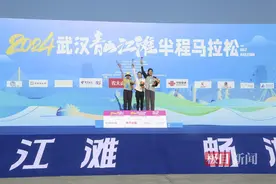 比赛结果公布，他们是2024青山江滩半程马拉松冠军图片
