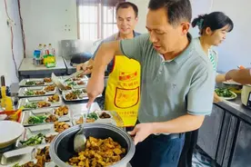 湖北咸宁：建起“幸福合作社”，帮助身边“苦”老人图片