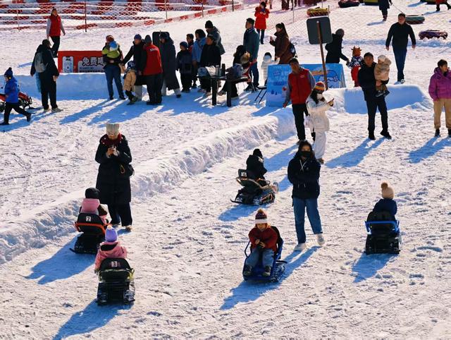 童趣满溢！龙潭冰雪节的冬日撒欢时光