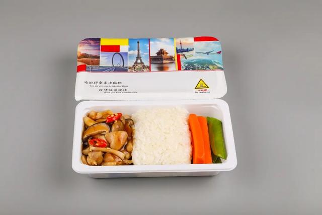 你吃的航空餐，好多都是TA做的→