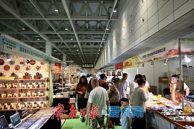 “泉·茶”国际文化艺术周第三日 市民热情不减，现场人流如织
