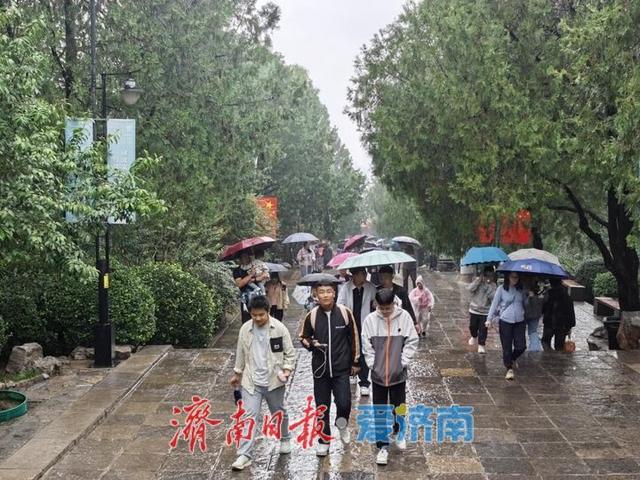 一年四季 泉在济南丨雨中秋色别样好 公园景区别有一番动人韵味
