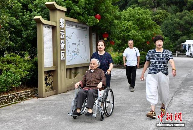 福建周宁：“云端之城”避暑经济火热