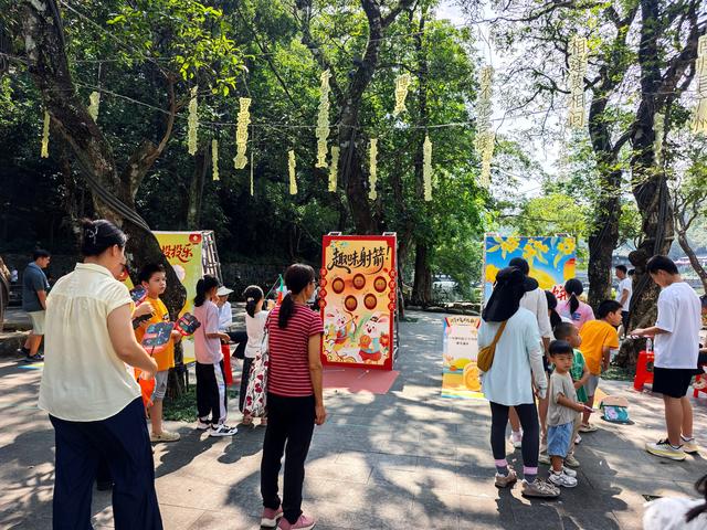 国庆假期首日，罗浮山景区非遗美食吸引游客