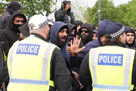 英报告:英国种族歧视严重 非裔儿童遭警方脱衣搜身概率是白人4倍图片