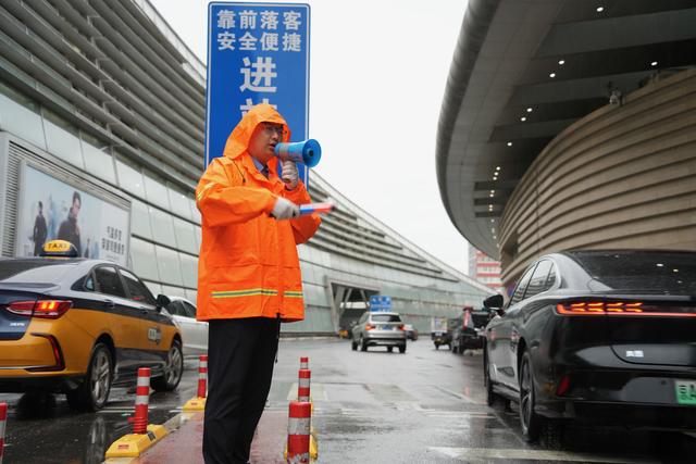 返程高峰，铁路部门加开2189列旅客列车送旅客回家