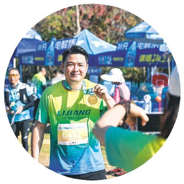 万人穿行山水画卷 全民健身热潮涌动 ——2025桂林漓江徒步大会见闻