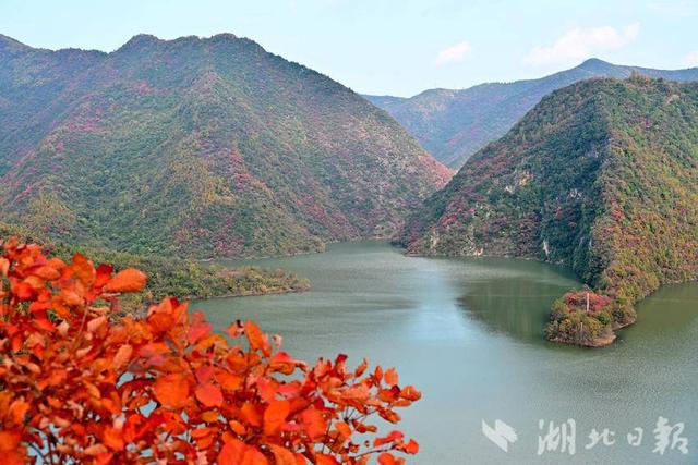 郧阳：滔河水库秋景如画