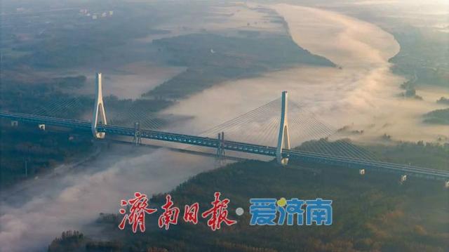 换个视角瞰济南，黄河平流雾美成“云端仙境”